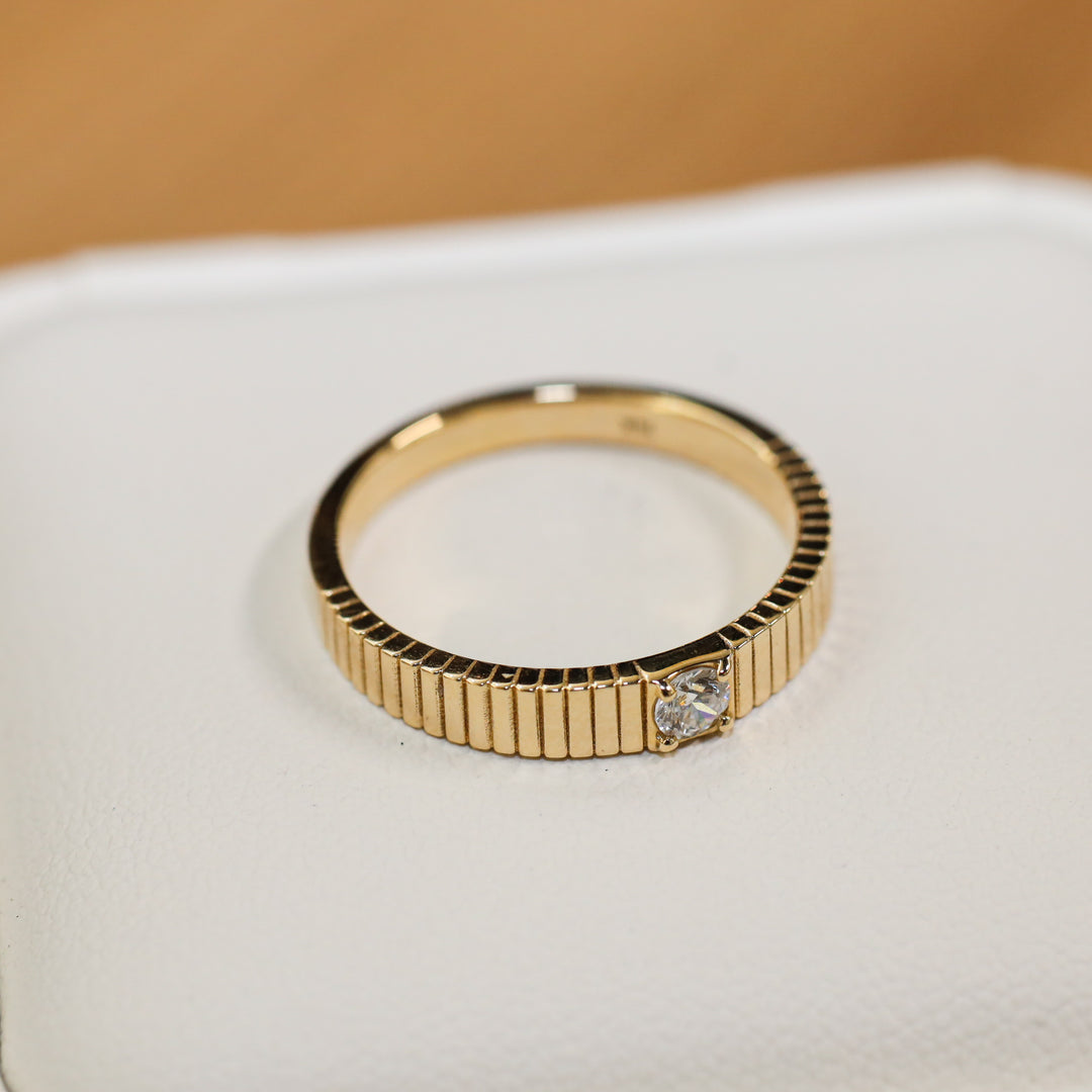Ripped Vintage Solitaire 0.2 ct Diamond Ring  in 3.5mm 14K Solid Gold Band Engagement Ring