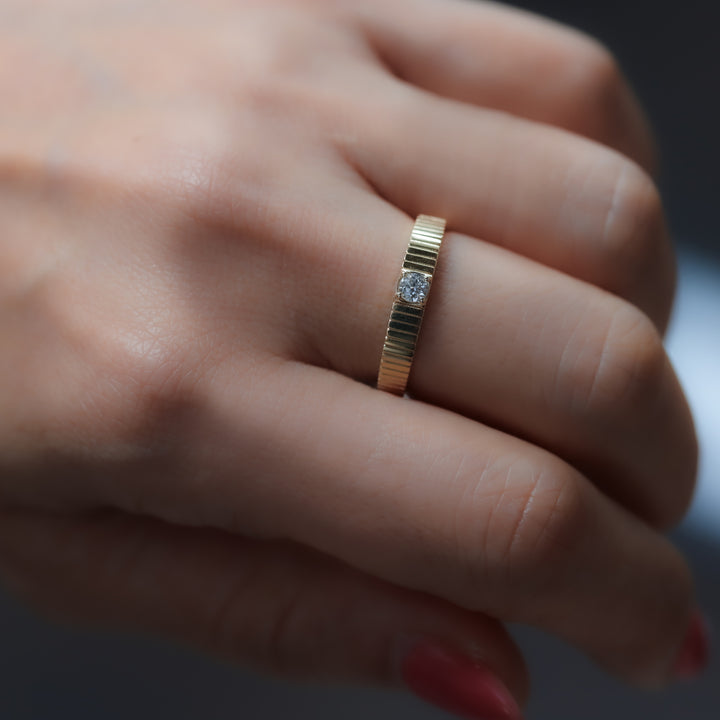 Ripped Vintage Solitaire 0.2 ct Diamond Ring  in 3.5mm 14K Solid Gold Band Engagement Ring