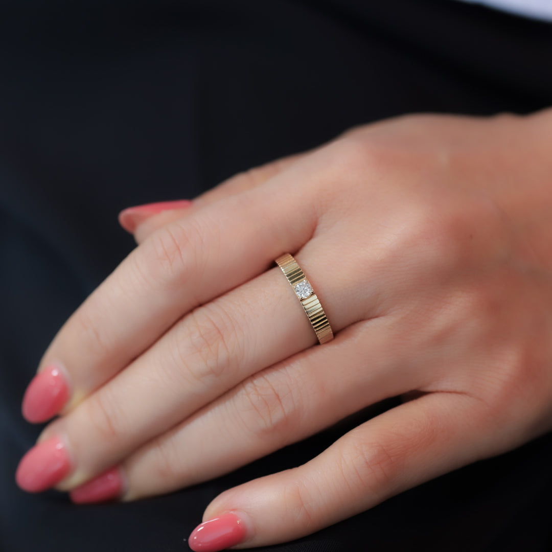 Ripped Vintage Solitaire 0.2 ct Diamond Ring  in 3.5mm 14K Solid Gold Band Engagement Ring