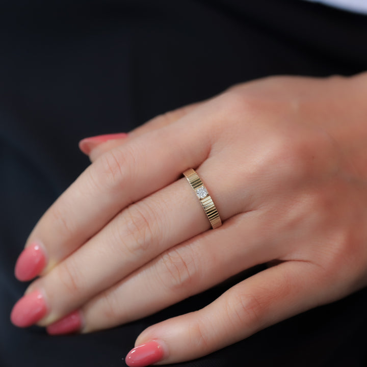 Ripped Vintage Solitaire 0.2 ct Diamond Ring  in 3.5mm 14K Solid Gold Band Engagement Ring