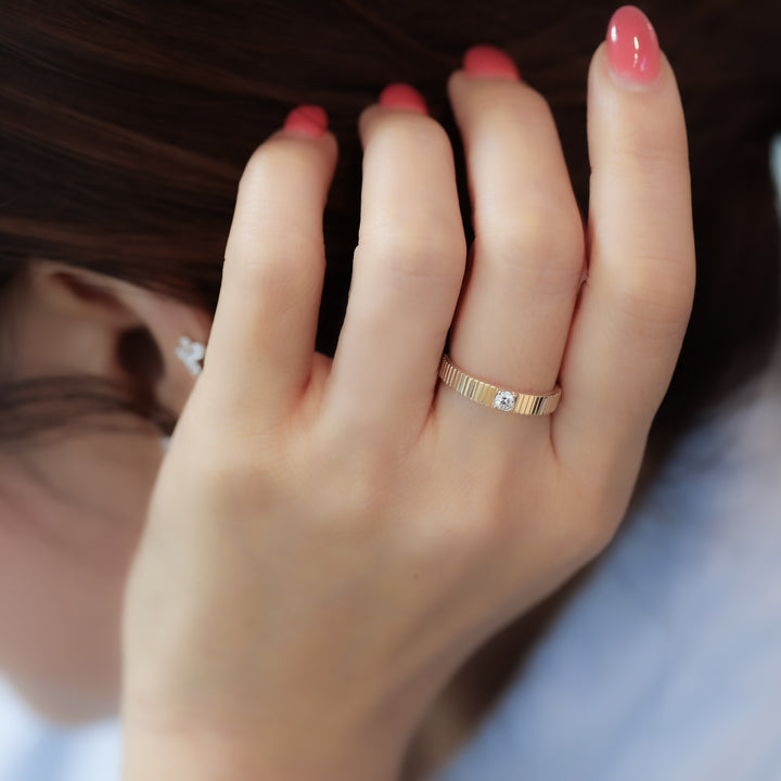Ripped Vintage Solitaire 0.2 ct Diamond Ring  in 3.5mm 14K Solid Gold Band Engagement Ring
