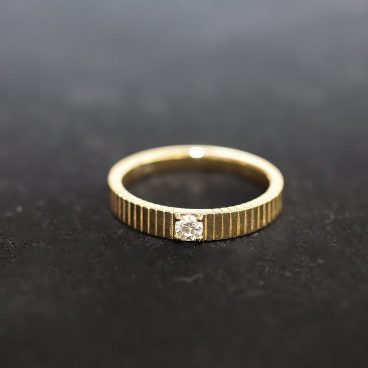 Ripped Vintage Solitaire 0.2 ct Diamond Ring  in 3.5mm 14K Solid Gold Band Engagement Ring