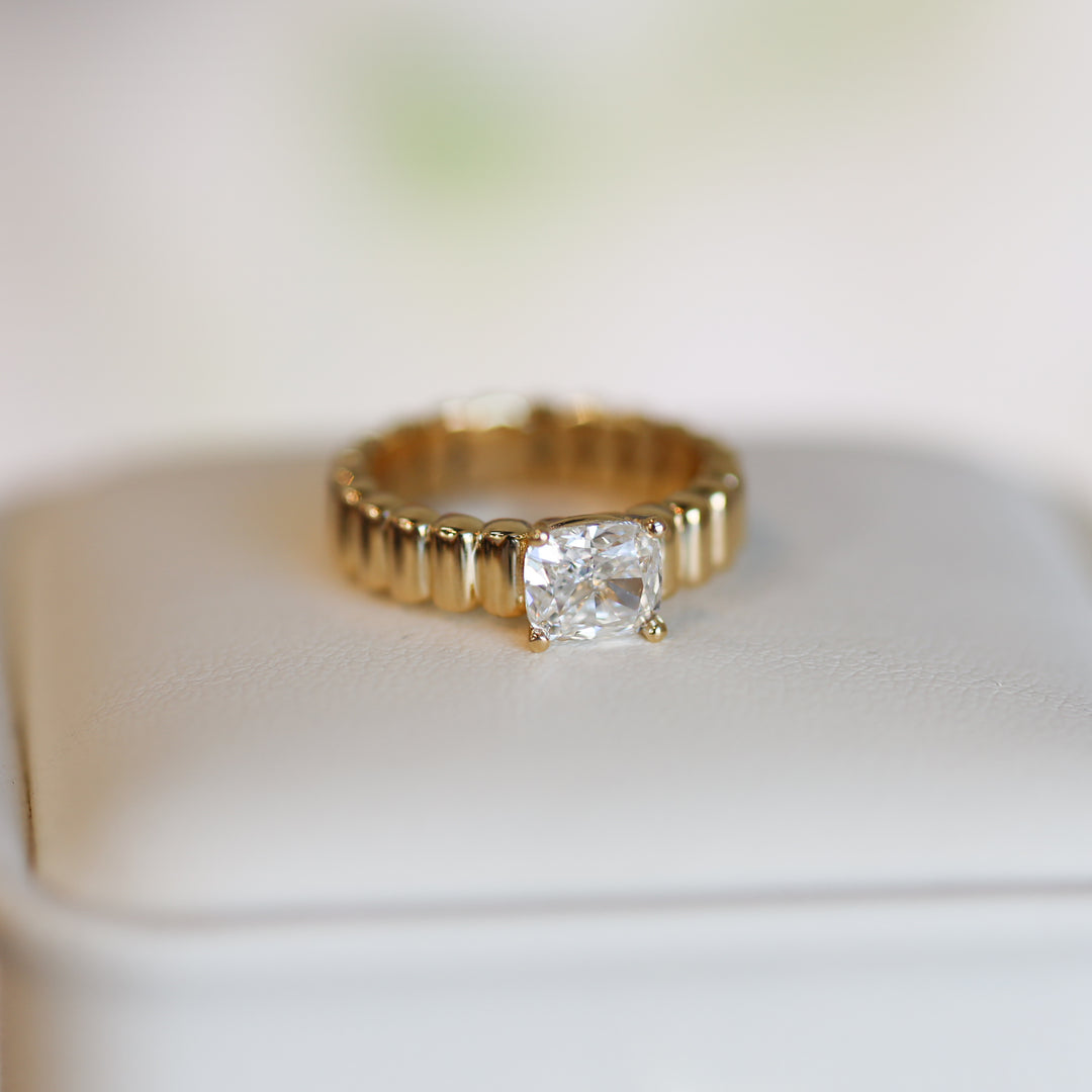 1 ct Cushion-Cut Diamond Fluted Ribbed 14K Gold Ring