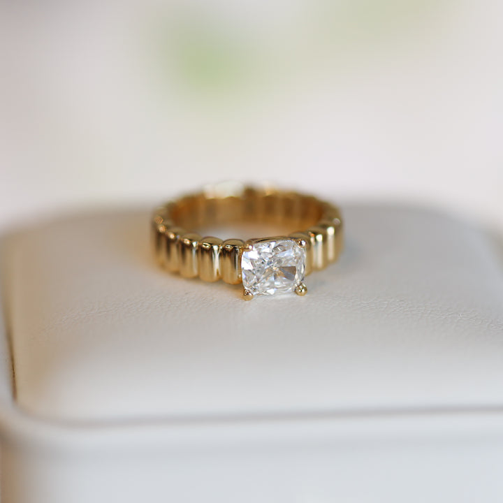 1 ct Cushion-Cut Diamond Fluted Ribbed 14K Gold Ring
