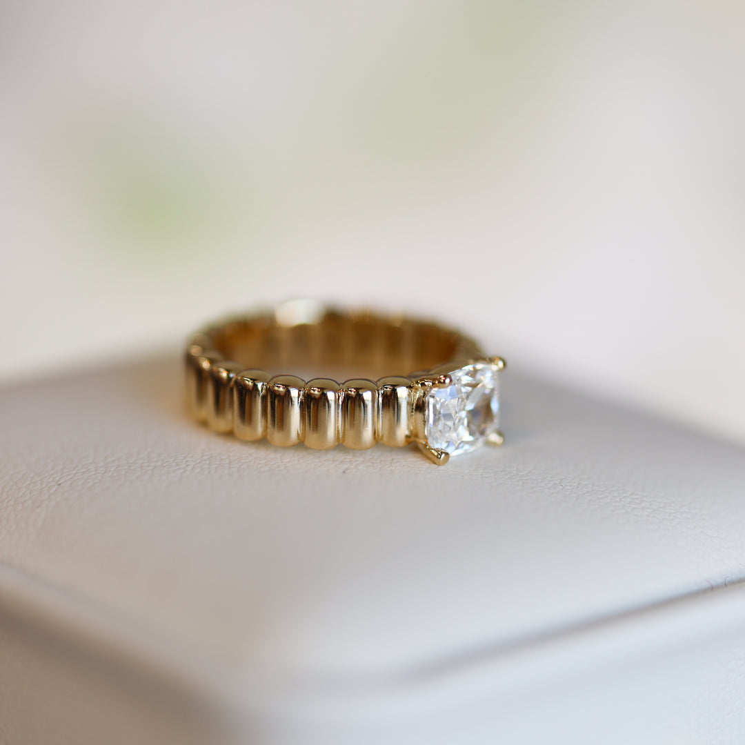 1 ct Cushion-Cut Diamond Fluted Ribbed 14K Gold Ring