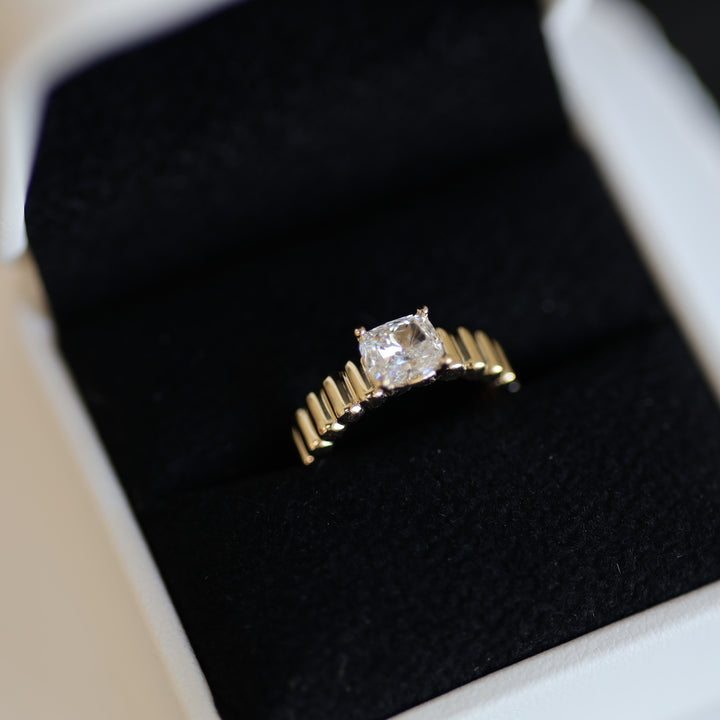 1 ct Cushion-Cut Diamond Fluted Ribbed 14K Gold Ring