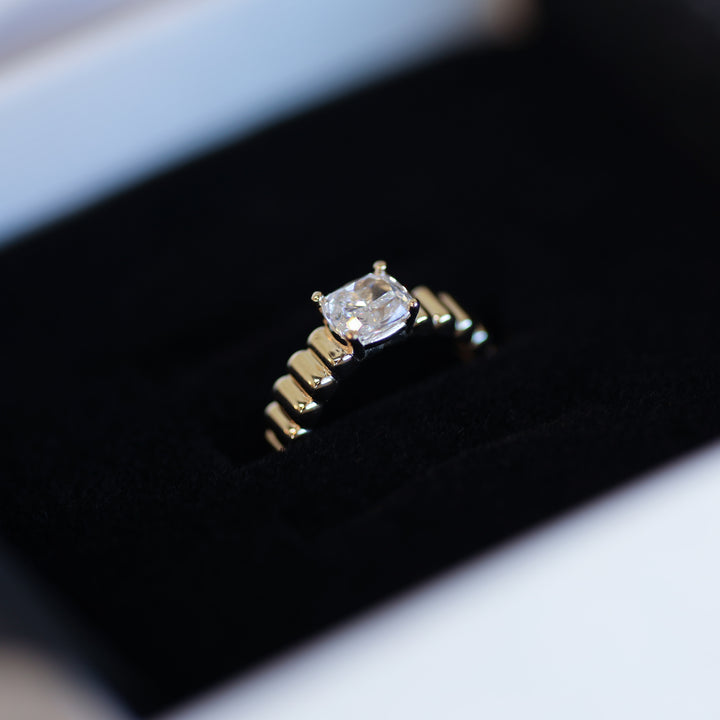 1 ct Cushion-Cut Diamond Fluted Ribbed 14K Gold Ring