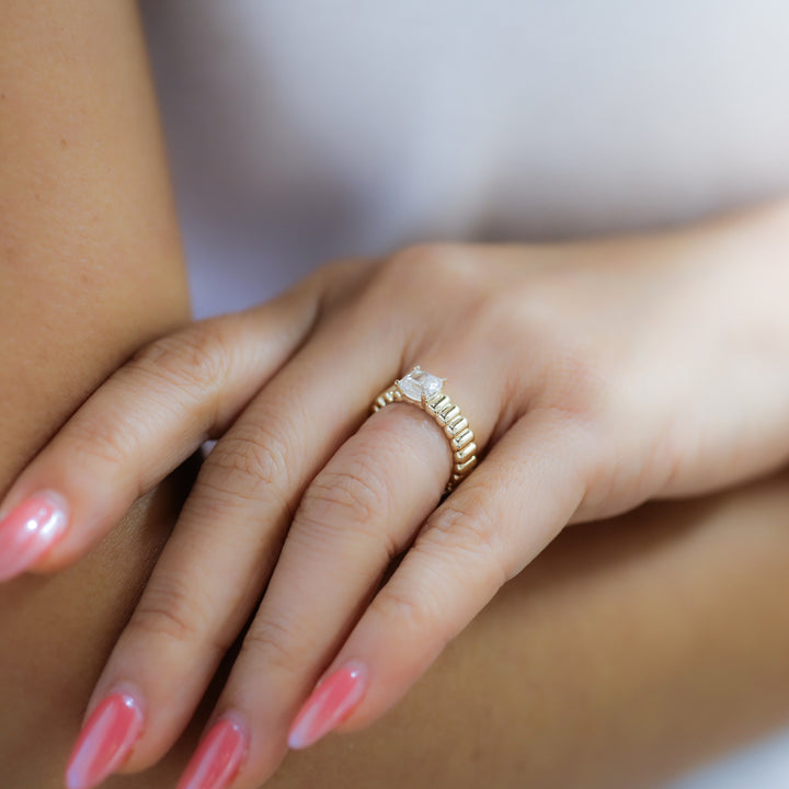 1 ct Cushion-Cut Diamond Fluted Ribbed 14K Gold Ring
