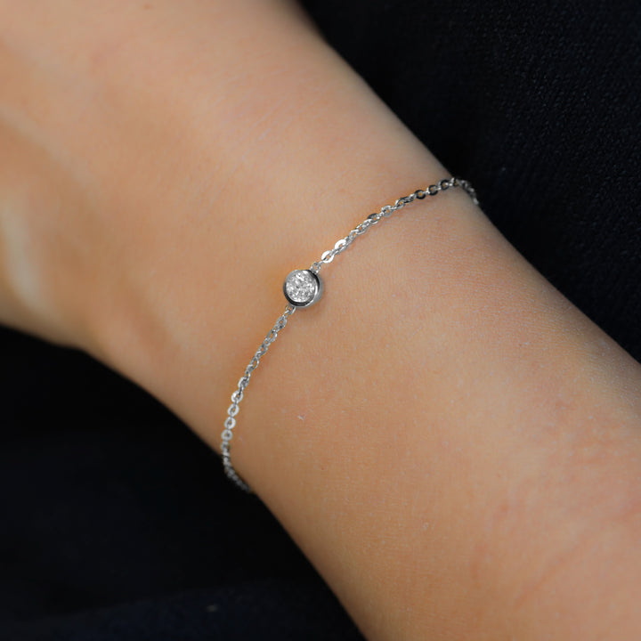 Bezel Diamond Elegant Centerpiece in 14K Gold Chain Bracelet