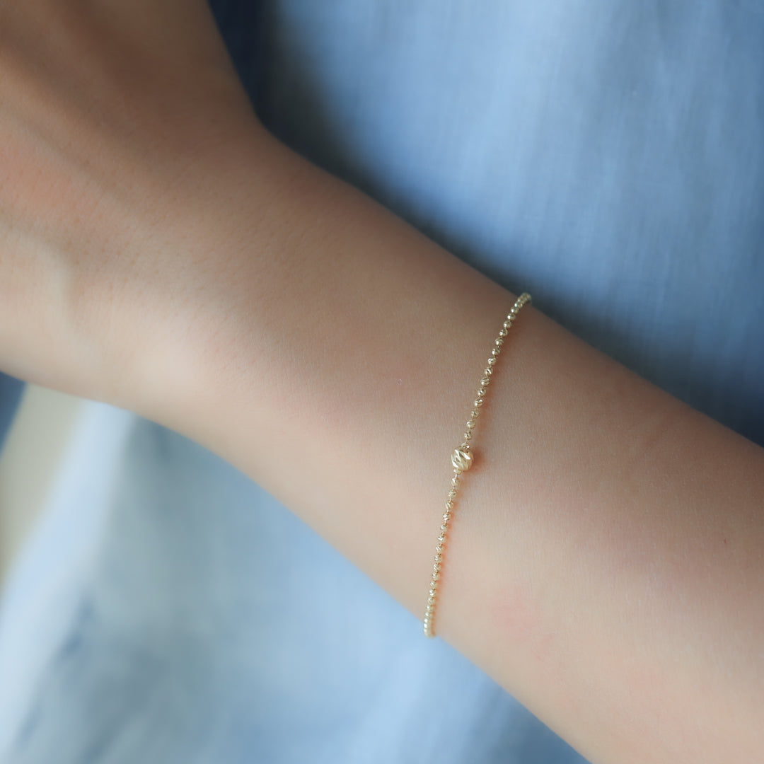 Rain-Cut Bead Bracelet with Elegant Centerpiece Sphere in 14K Gold