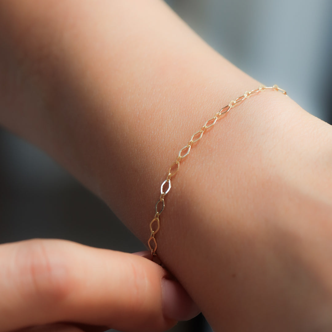 Diamond Shape Flat Link Chain 14K Gold Glitter Bracelet