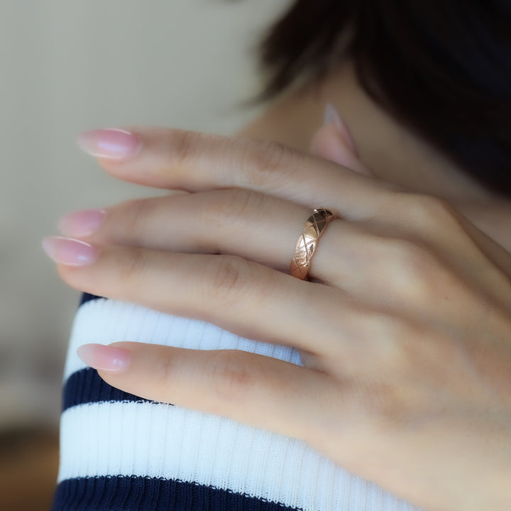 Elegant Quilted Pattern Ring in 14K Gold 5mm