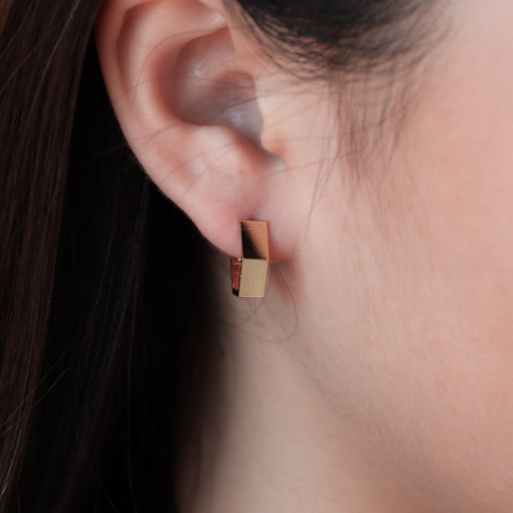 Pentagon-Shaped Huggie Hoop Earrings 14K Yellow Gold
