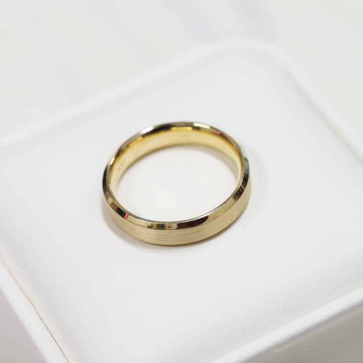 Flat and Beveled Edge Men Wedding Band Ring - 4mm