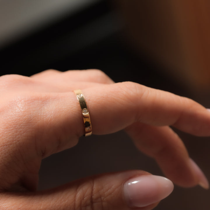 Flush Set 8 Stones Diamond Ring Wedding Band - Flat Edge 2.5mm