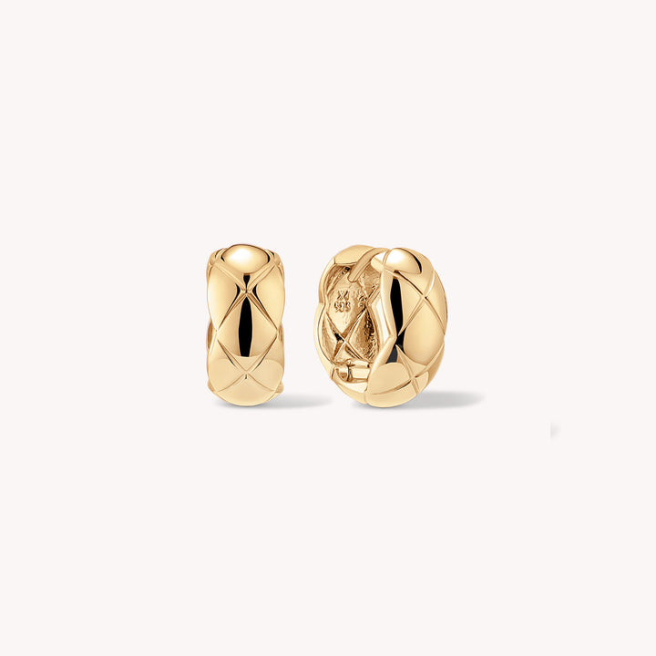Quilted Huggie Hoop Earrings Medium – 14K Gold Hoop Earrings with Statement Quilt Pattern