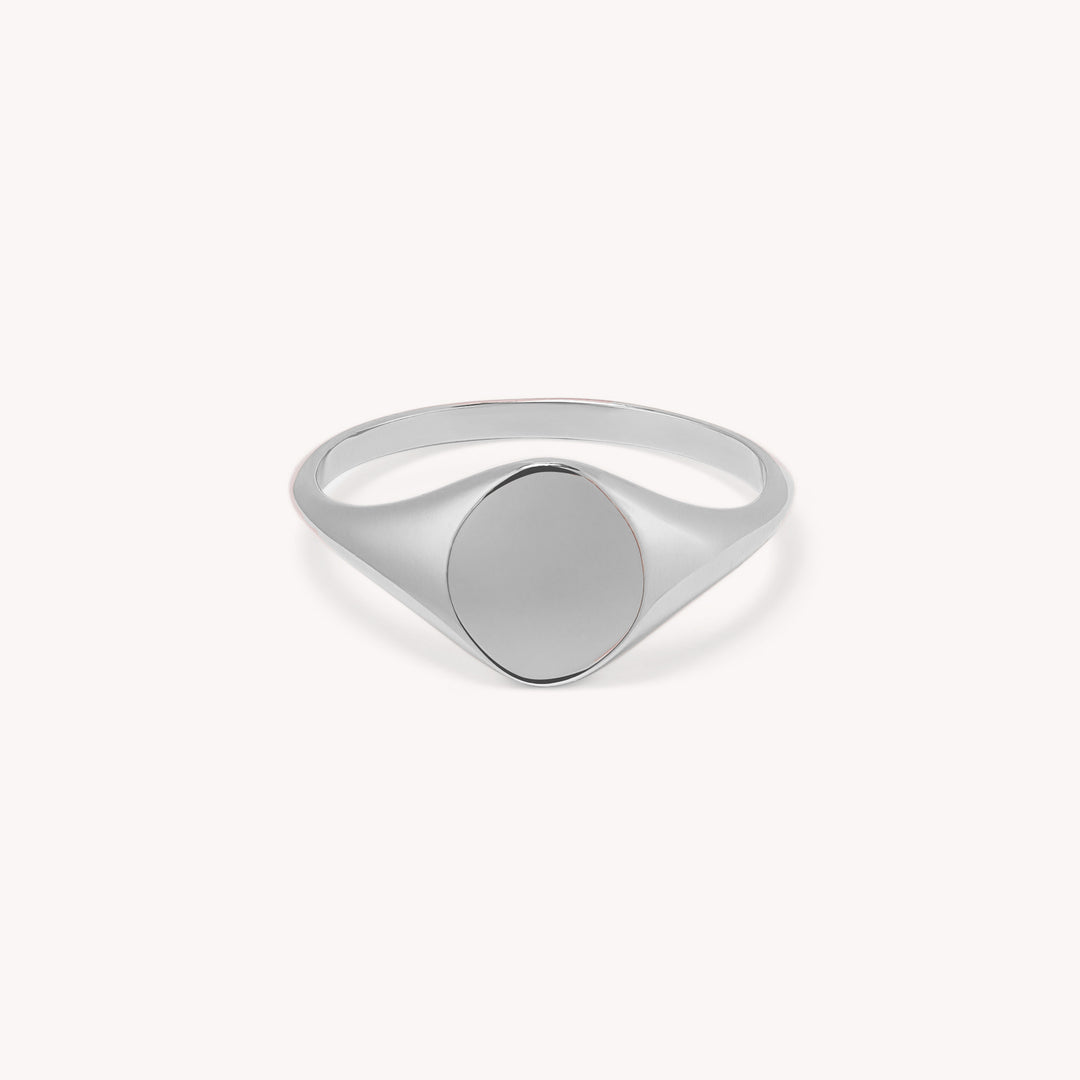 Classic Circle Signet Ring – Engravable 14K Solid Gold Band
