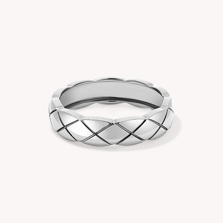 Elegant Quilted Pattern Ring in 14K Gold 5mm