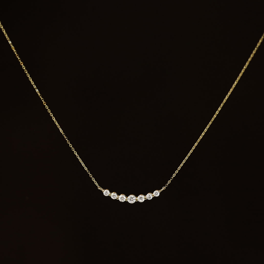 Graduated 7 Diamond Necklace in 14K Gold