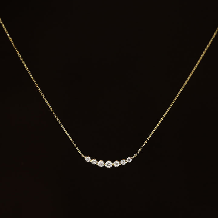 Graduated 7 Diamond Necklace in 14K Gold