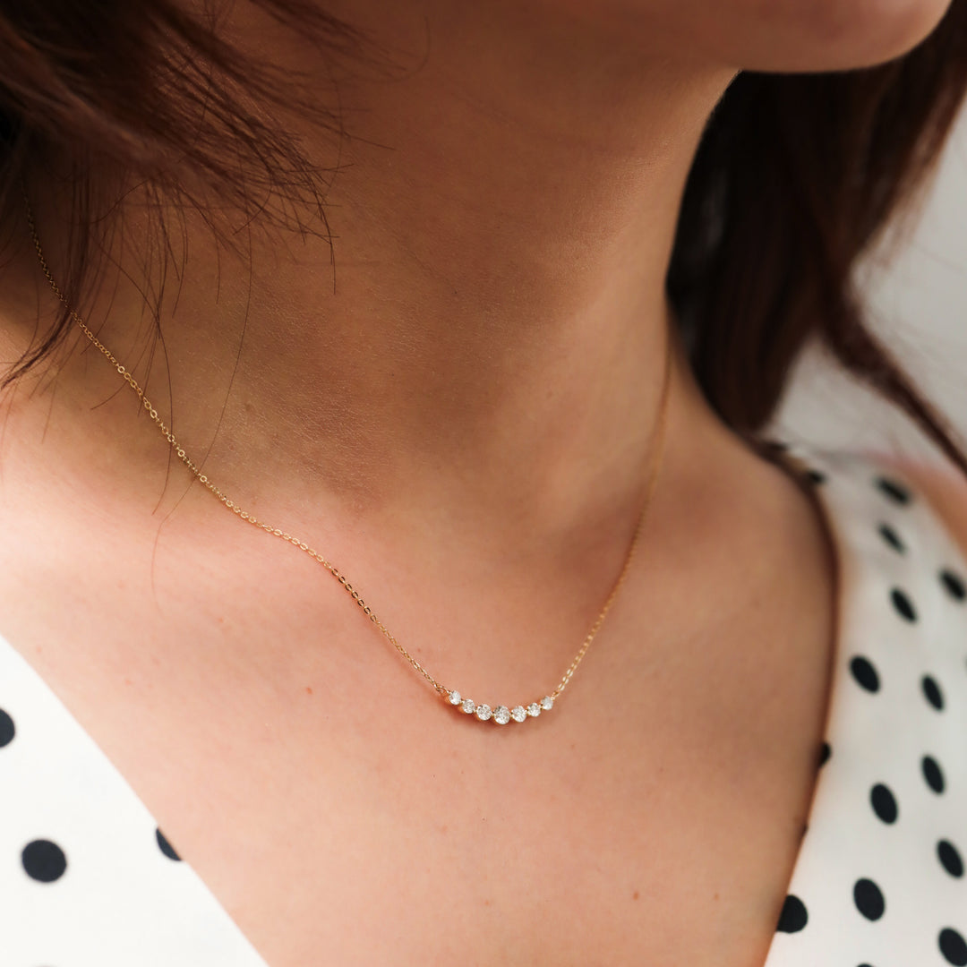 Graduated 7 Diamond Necklace in 14K Gold