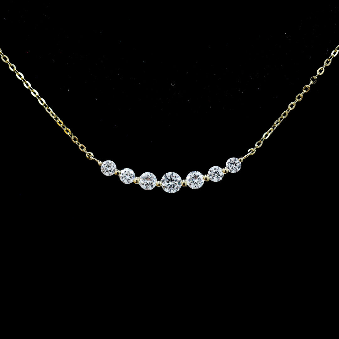 Graduated 7 Diamond Necklace in 14K Gold