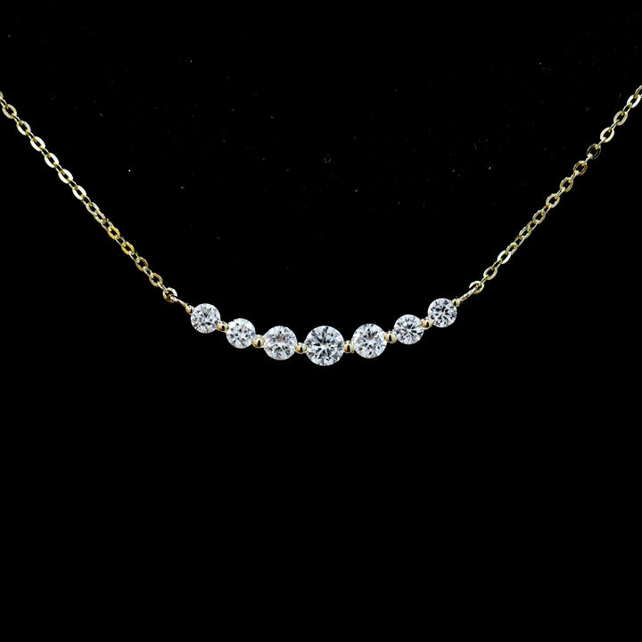 Graduated 7 Diamond Necklace in 14K Gold