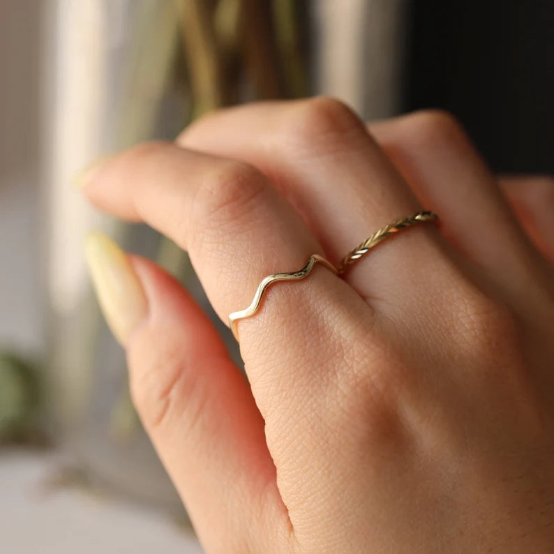 Golden Waves Ring – 14K Solid Gold Wavy Band