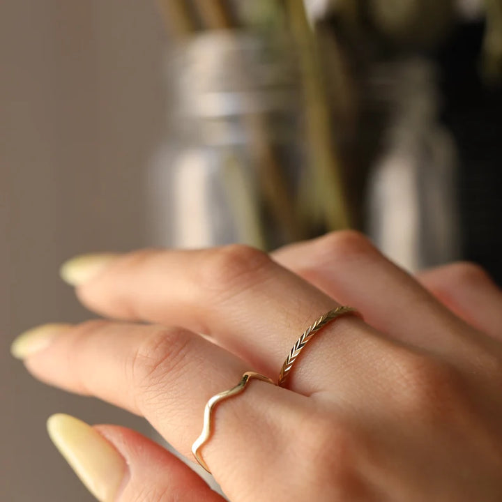 Herringbone Chevron Eternity Ring – 14K Gold Diamond-Cut Band