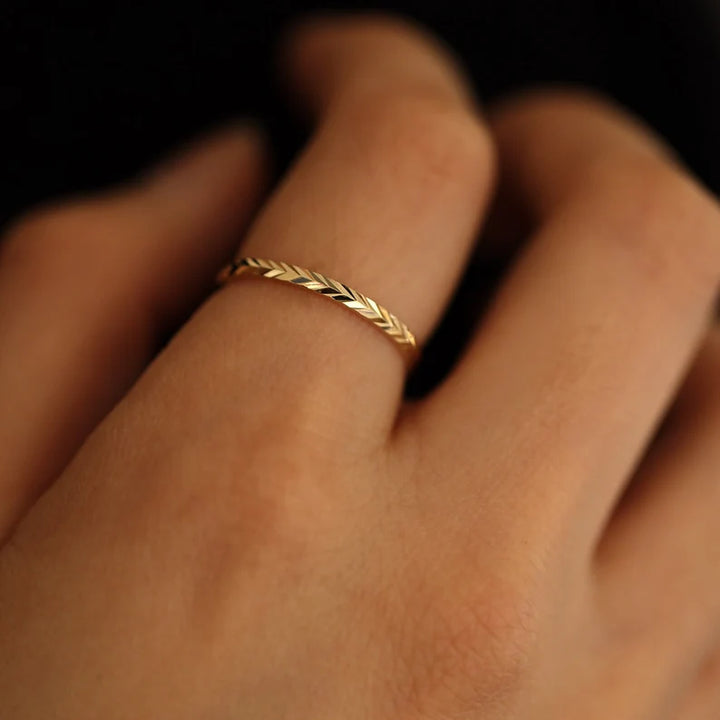 Herringbone Chevron Eternity Ring – 14K Gold Diamond-Cut Band