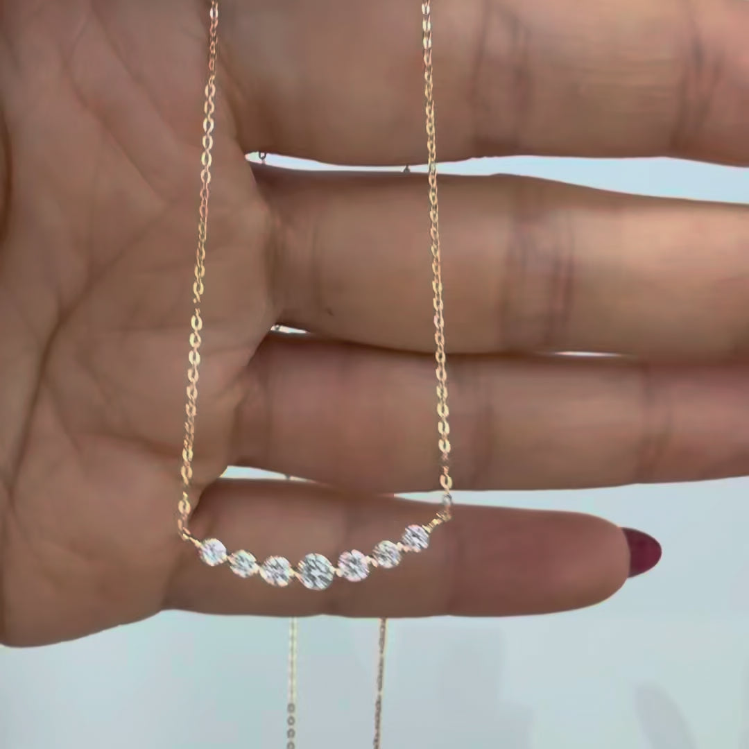 Graduated 7 Diamond Necklace in 14K Gold
