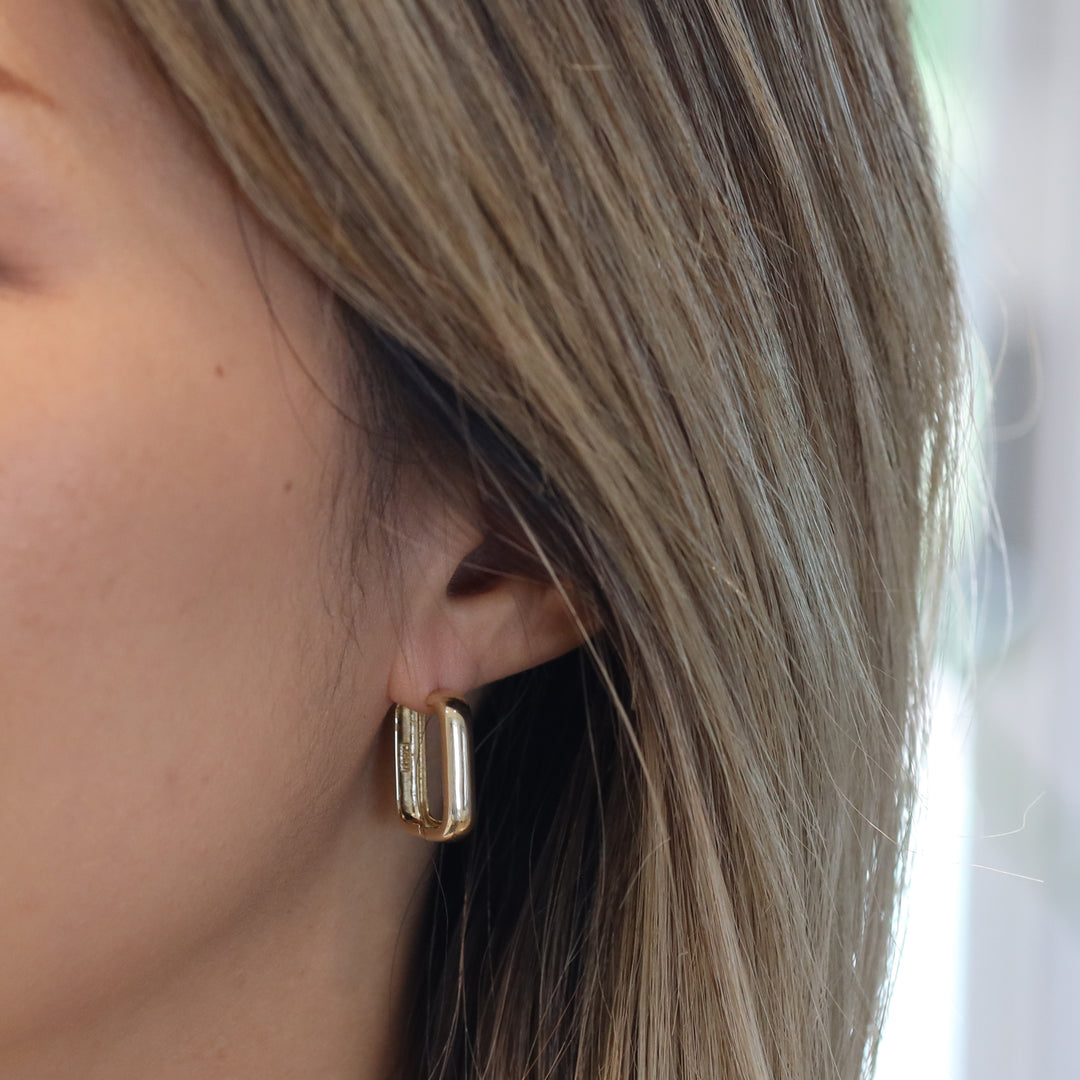 Rounded Rectangular Chunky U-Shaped Hoop Earrings Medium (20mm) – 14K Solid Gold Thick Paperclip Hoops