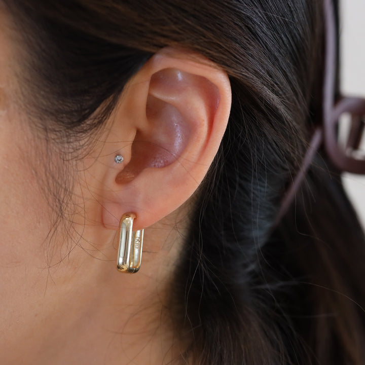 Rounded Rectangular Chunky U-Shaped Hoop Earrings Medium (20mm) – 14K Solid Gold Thick Paperclip Hoops